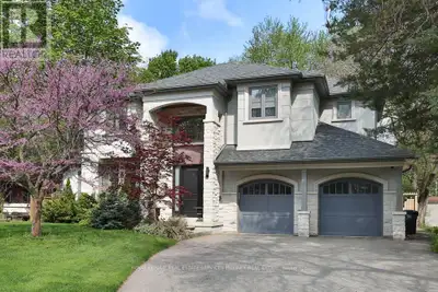 Nestled in the heart of Lorne Park, minutes to the lakefront, shops, restaurants and excellent schoo...