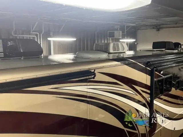 2013 Fleetwood RV Discovery 40X Diesel 057,684 Miles in RVs & Motorhomes in Moncton - Image 61