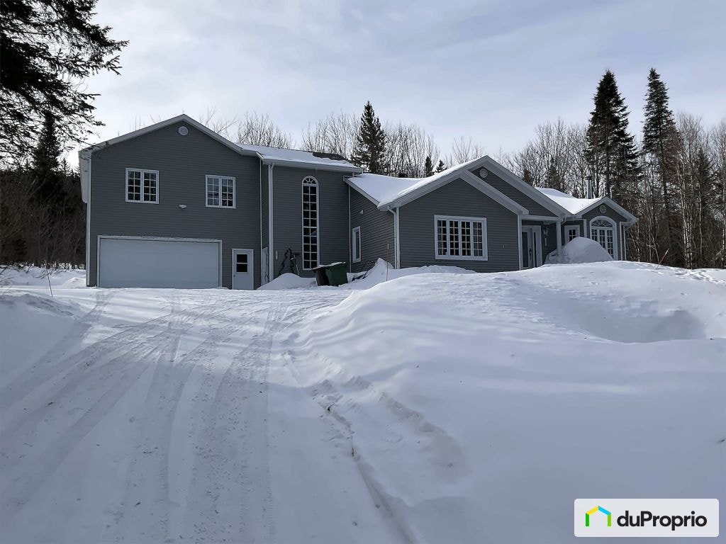 $849,000 - Bungalow for sale in Lac-Beauport — photo 1