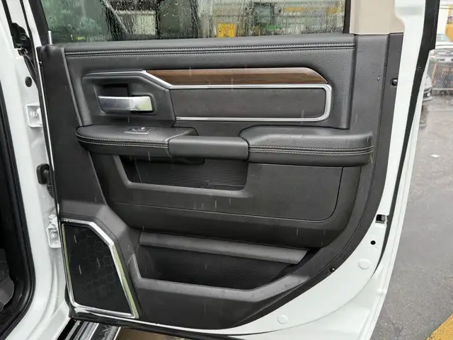 2024 Ram 5500 Heavy Duty Laramie 4x4 Crew Cab Cummins Service Tr in Heavy Trucks in Regina - Image 41