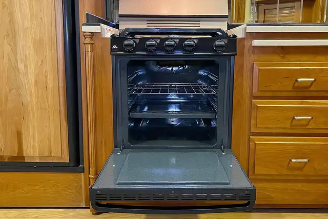 2006 Newmar Dutch Star 4028 – Pre-Owned Class A Motorhome. in RVs & Motorhomes in Red Deer - Image 30