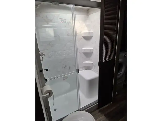 2022 Keystone RV Cougar Premium 355FBS in Travel Trailers & Campers in Penticton - Image 20