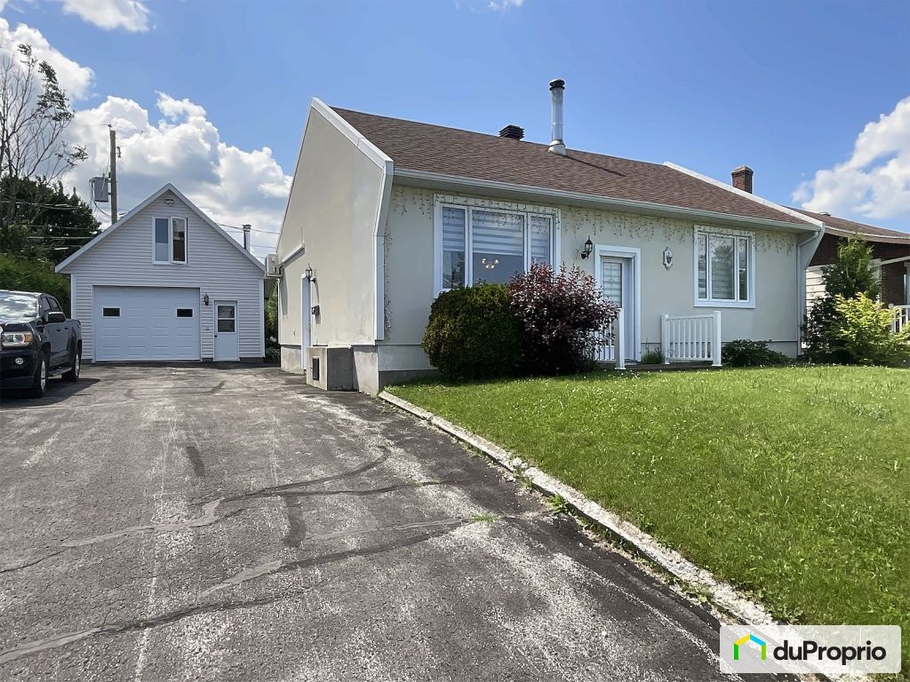 $345,000 - Bungalow for sale in Roberval — photo 1