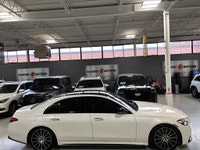 **MONTH-END SPECIAL!** - - > | NO LUXURY TAX | < - - FEATURING : AMG PACKAGE, 4MATIC AWD, 3D DRIVER... (image 2)