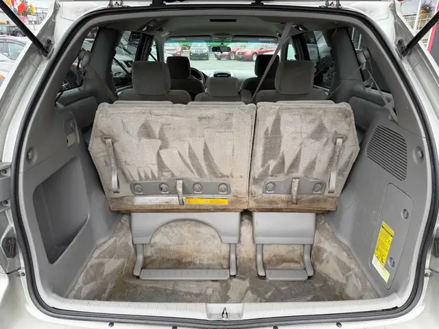 2006 Toyota Sienna 5dr CE 8-Passenger, FREE 0NE YEAR 20,000 KM L in Cars & Trucks in Vancouver - Image 12