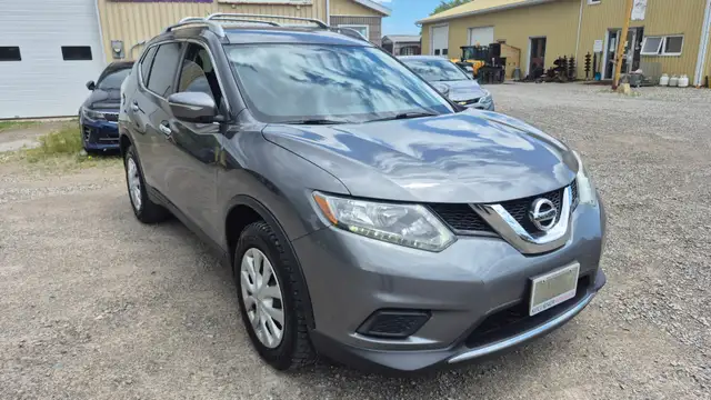 2014 Nissan Rogue S, AWD in Cars & Trucks in Hamilton - Image 4