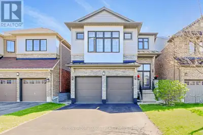 Discover this exceptional home in the sought-after Heritage Green area of Stoney Creek, featuring to...