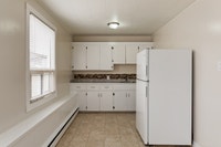 Amenities: Quiet Building • Private Yard • Bright Living Rooms Suite & Building: Spacious one-bedroo... (image 8)