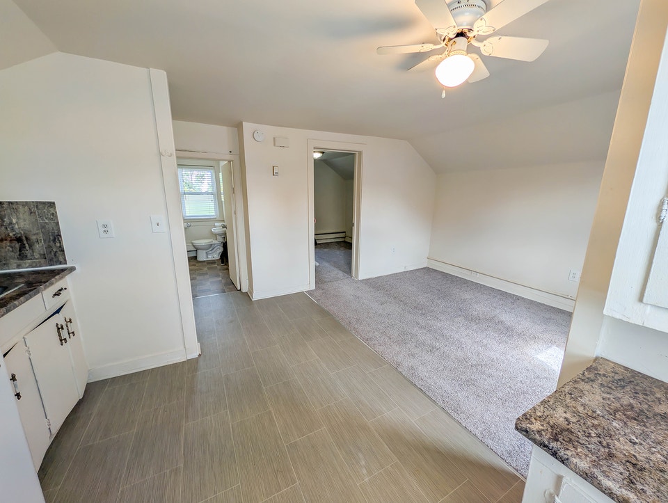42 Leeper St, St. Catharines - All Inclusive 1 Bed Upper Unit 5