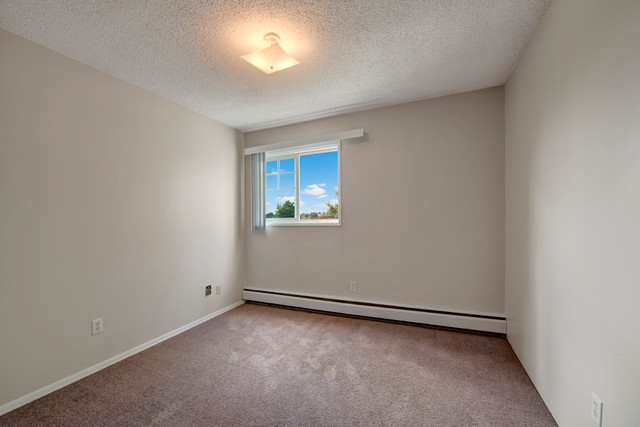 Pet-friendly Bright 2 Bedroom Apartment! in Long Term Rentals in Edmonton - Image 3