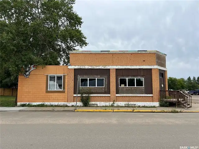 *** JUST LISTED *** 401 3rd AVENUE E63347542033155121