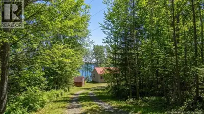 Looking for the perfect waterfront getaway for your family? Look no further than these two charming...