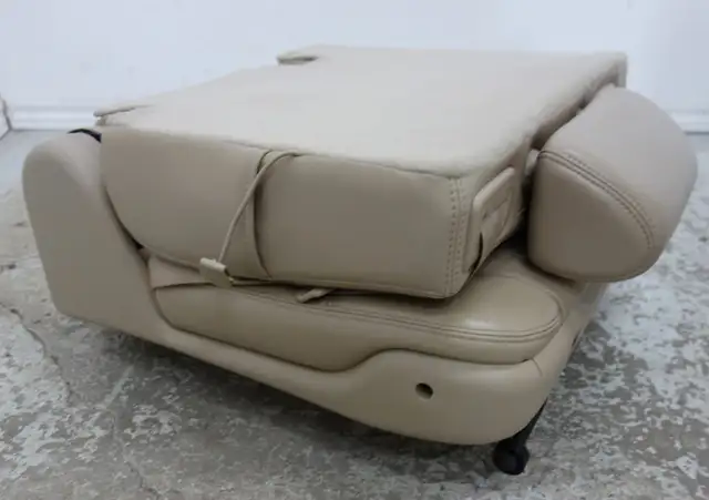 Chev Truck Cadillac Escalade Third Row Seats 3rd Yukon Tahoe 10 in Other Parts & Accessories in St. Catharines - Image 4