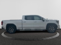 Welcome to Capital GMC! Looking for more luxury in the All New GMC Sierra? This 4WD White Sierra SLT... (image 5)
