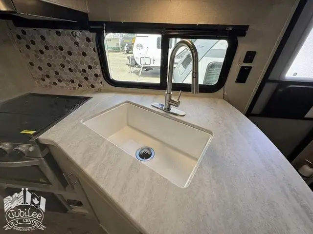 2022 ,Catalina,Coachmen RV 263BHSK in Travel Trailers & Campers in Kamloops - Image 17