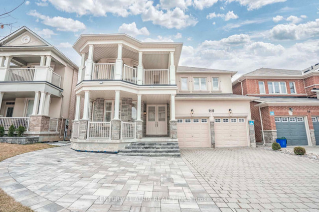 5 Bed Richmond Hill Must See! in Houses for Sale in Markham / York Region