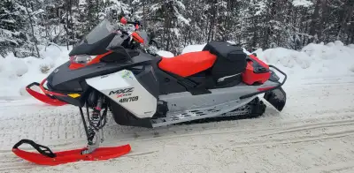 Excellent condition comes with heated glove box,heated phone holder, new track and led lights. Best...