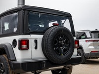 Welcome to 400 Chrysler Dodge Jeep Ram. 2.0L I-4 turbo engine for powerful performance | 4x4 drive i... (image 6)