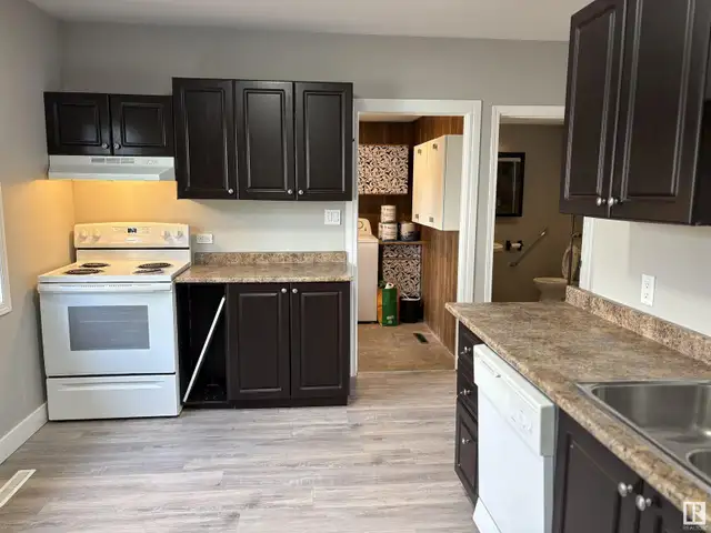 5119 53 Ave Tofield, Alberta62863799295105122