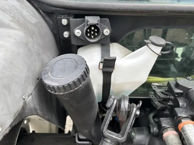 2009 New Holland T4020 Utility Tractor in Heavy Trucks in Delta/Surrey/Langley - Image 19