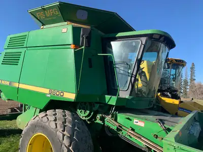 USED 1993 JOHN DEERE 9600 COMBINE Unit located at our Dauphin location Comes with 914 Pickup Header...