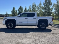 Recent Arrival! 2025 Toyota Tacoma Hybrid TRD Off Road White I4 4WD I4, Dual Zone Automatic Climate... (image 4)