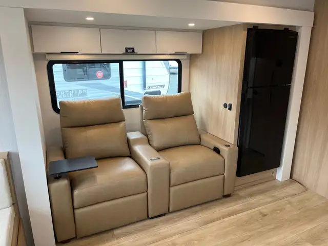 2026 Winnebago THRIVE in Travel Trailers & Campers in Terrace - Image 10
