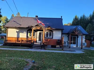 Propriété unique ayant gardé son charme - 4 chambres et peut facilement être utilisée en bi-générati...