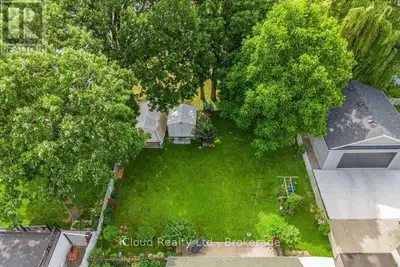 Welcome to a rare and exciting opportunity in one of Milton's established and desirable neighbourhoo...