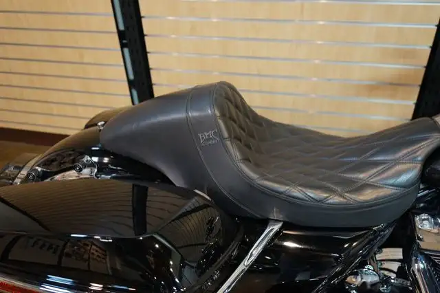 2018 Harley-Davidson FLHR - Road King in Sport Touring in Lethbridge - Image 12