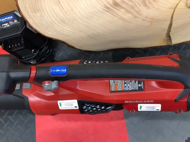 Toro 60V MAX* 120 mph Brushless (51820) Leaf Blower in Lawnmowers & Leaf Blowers in Belleville - Image 4