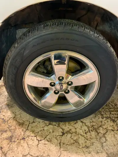 225 65 R17 GOOD YEAR TIRES SET OF FOUR LIKE NEW ASSURANCE LESS THEN 2000 KM ON THEM ON 2009 FORD ESC...