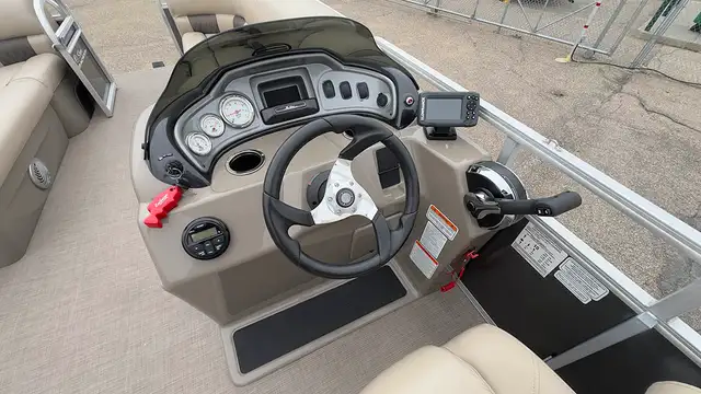 2020 Sun Tracker Party Barge 20 DLX -used pontoon boat in Powerboats & Motorboats in Prince Albert - Image 20