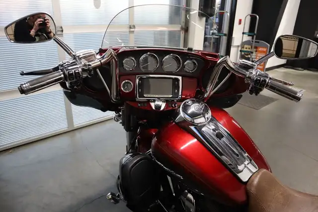 2014 Harley-Davidson FLHTKSE - CVO Limited in Sport Touring in Strathcona County - Image 9