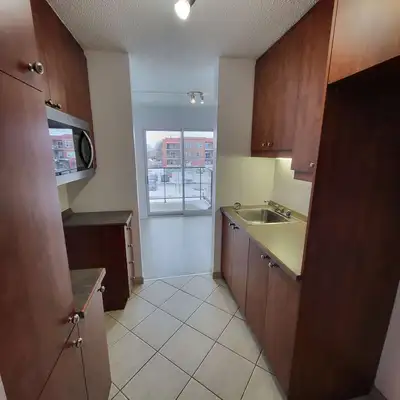 Beau 4 1/2 dans un secteur très tranquille dans le complexe Tour de la Pointe électricité/chauffage...