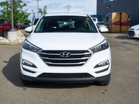 This Hyundai Tucson boasts a Regular Unleaded I-4 2.0 L/122 engine powering this Automatic transmiss... (image 7)