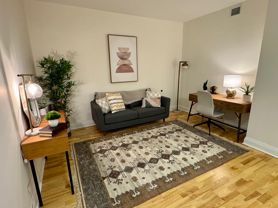 Spacious & Bright One Bedroom Plus Den - FIRST MONTH RENT FREE! 3