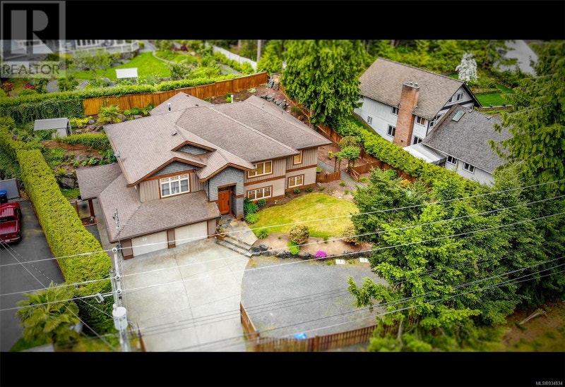 2386 Island Hwy W Qualicum Beach, British Columbia Houses for Sale