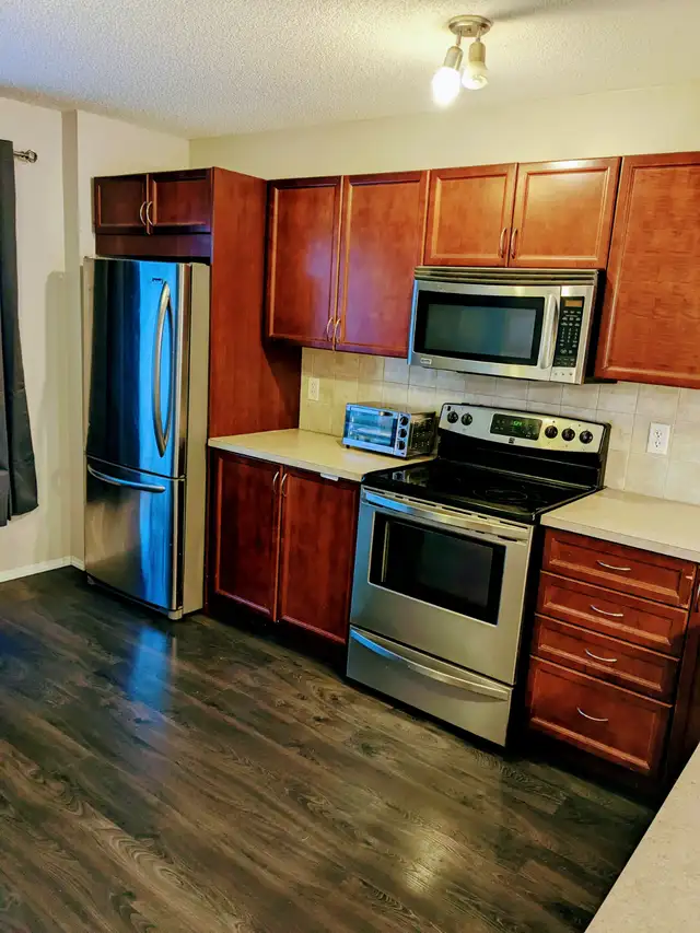 Beautiful duplex for rent in  MckenzieTowne 3bd -Main Floor