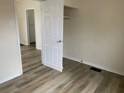 3 BEDROOM, 4 APPLIANCES, LARGE LIVING ROOM AND BALCONY