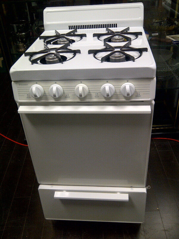Gas Stove. Propane Stove. Apt Size. 20 inch in Kitchen & Dining Wares in City of Toronto