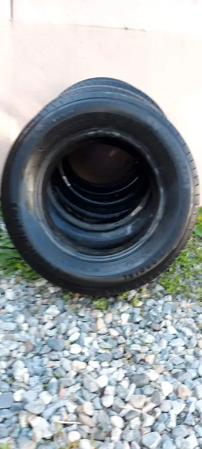 4 PNEUS D'ÉTÉ MICHELIN 175-70-R13 . N'A SERVI QU'UN ÉTÉ. 225$ POUR LES 4 (A été Payé 725$ neufs), VE...