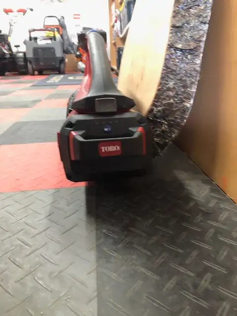 Toro 60V MAX* Brushless (51822) Leaf Blower in Lawnmowers & Leaf Blowers in Belleville - Image 5