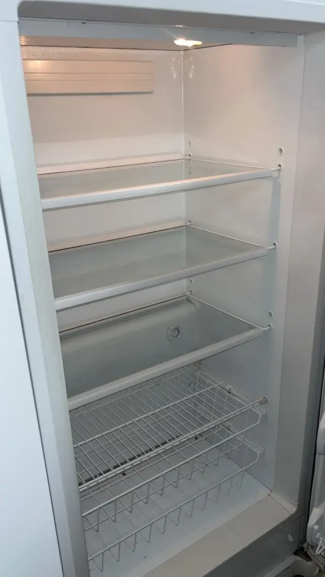Frigidaire Only Refrigerator 32 W”-18 ft.³ Fully Tested  30 in Refrigerators in Kitchener / Waterloo - Image 5