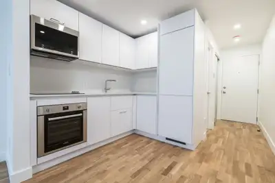 Renovated Akelius one bedroom apartment for rent. Located near Queen and Niagara in the Downtown Wes...