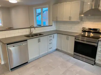 Large 2 bedroom + den (Sept 1)