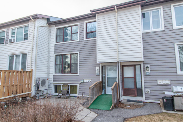 AFFORDABLE LIVIING IN NEPEAN! 3 BDRM TOWNHOME. $374,900 in Condos for Sale in Ottawa - Image 2