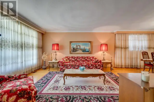 17 Altair Avenue Toronto (L'Amoreaux), Ontario, photo 4 of 4