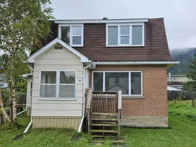 Detached 1 story 3-bedroom home 1 hour from Thunder Bay available for immediate occupancy. 48 Timmin...