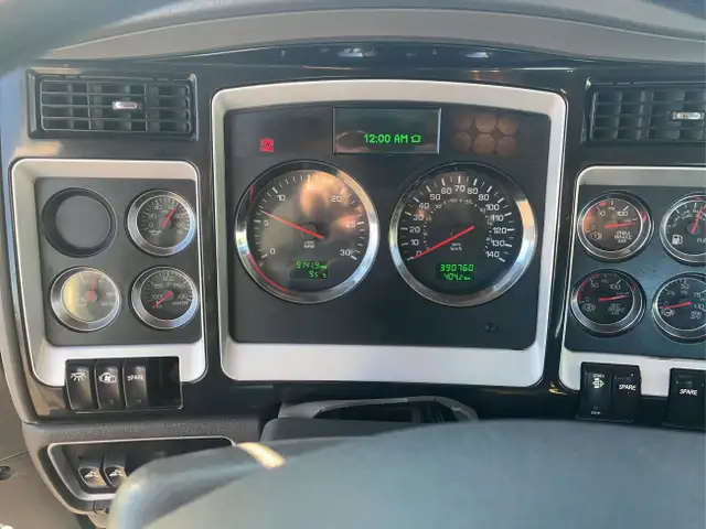 2016 Kenworth T800 in Heavy Trucks in Calgary - Image 14